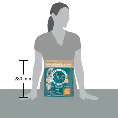 PURINA ONE® ADULT, z bogato vsebnostjo piščanca in polnozrnatih žitaric, suha hrana za mačke