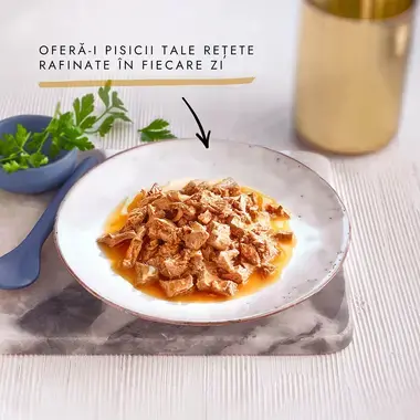 GOURMET Gold, koščki v omaki, piščanec in jetra, mokra hrana za mačke